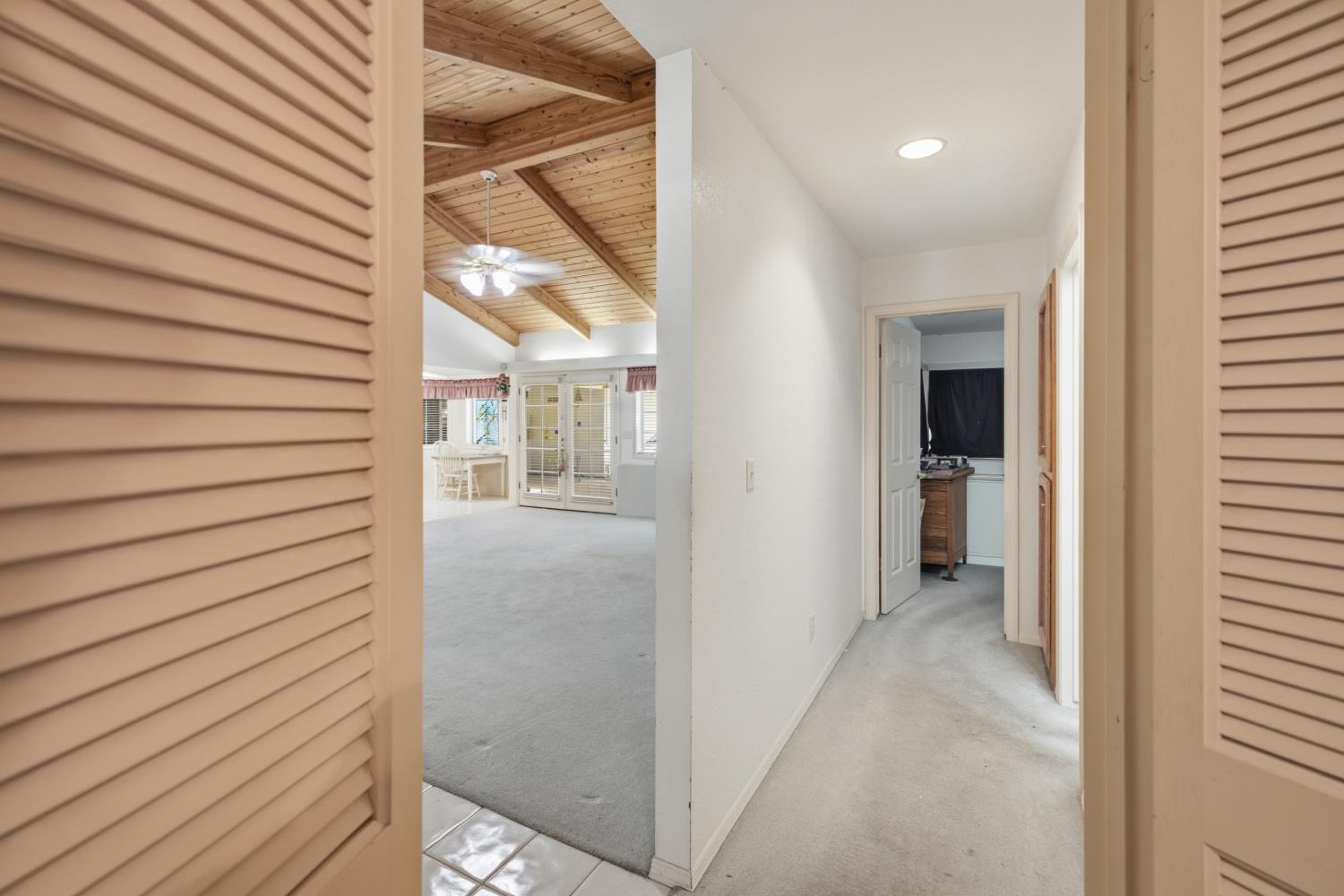 2582 Sandell Ave, Kingsburg, CA 93631