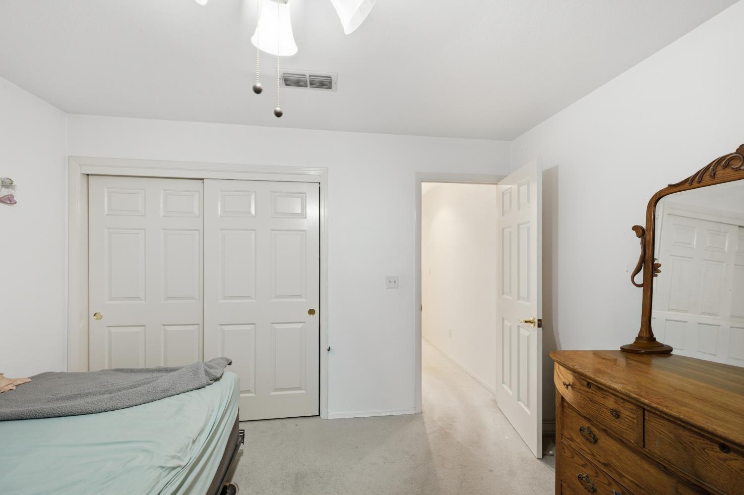 2582 Sandell Ave, Kingsburg, CA 93631