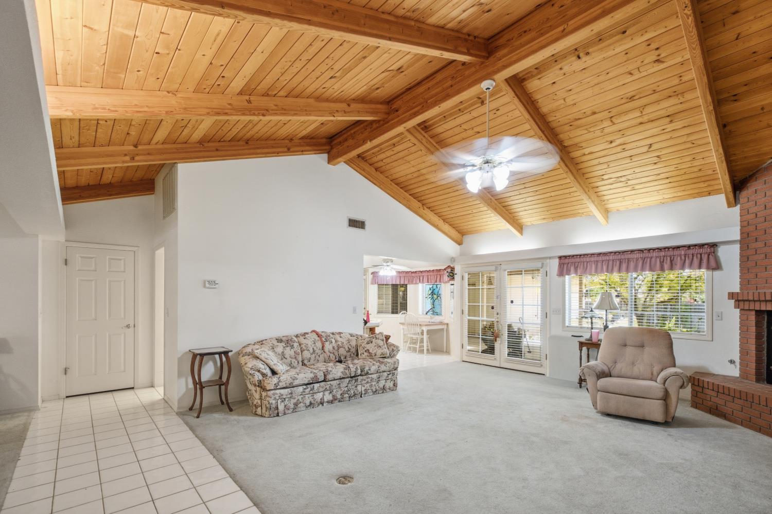 2582 Sandell Ave, Kingsburg, CA 93631
