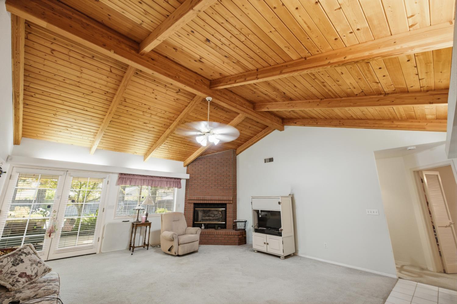 2582 Sandell Ave, Kingsburg, CA 93631