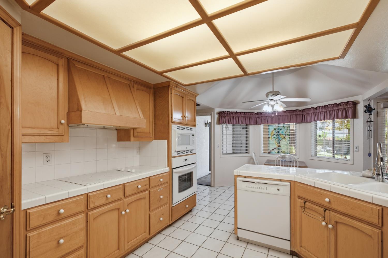 2582 Sandell Ave, Kingsburg, CA 93631