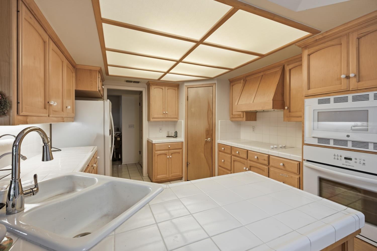 2582 Sandell Ave, Kingsburg, CA 93631