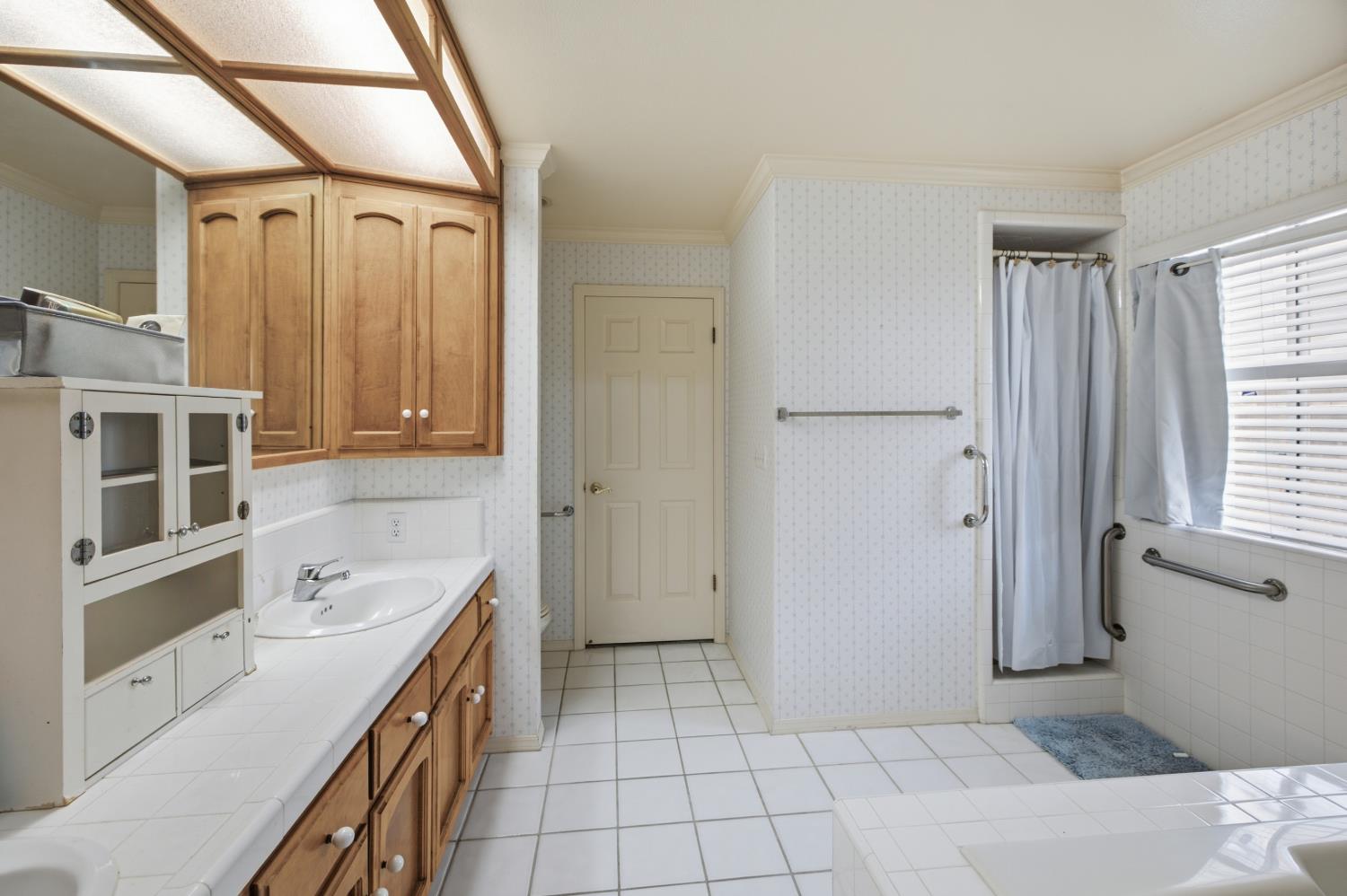 2582 Sandell Ave, Kingsburg, CA 93631