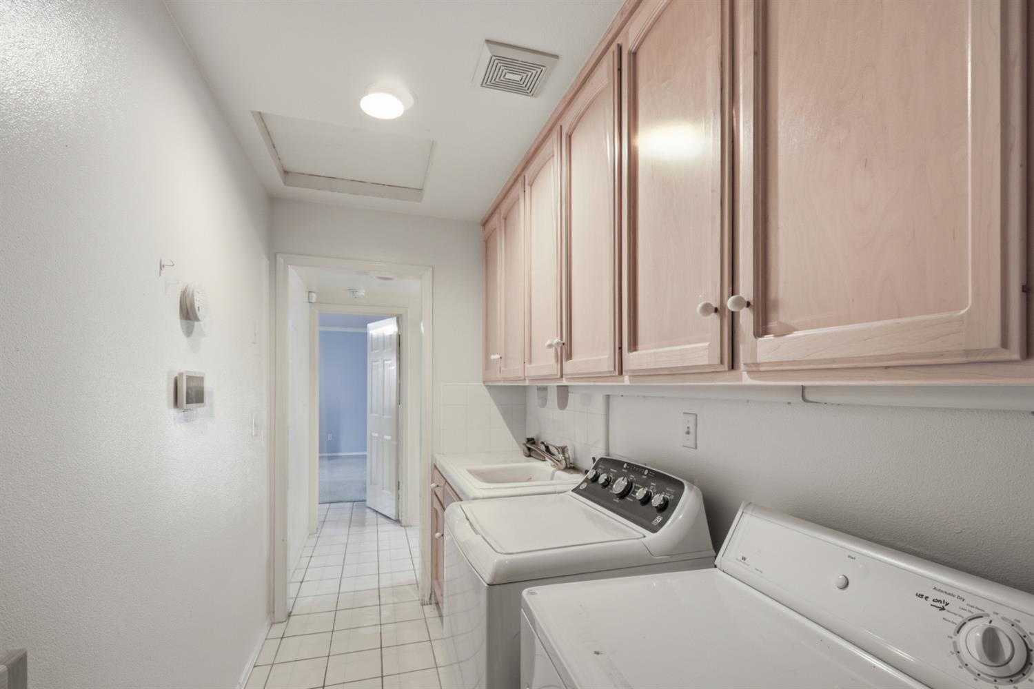 2582 Sandell Ave, Kingsburg, CA 93631