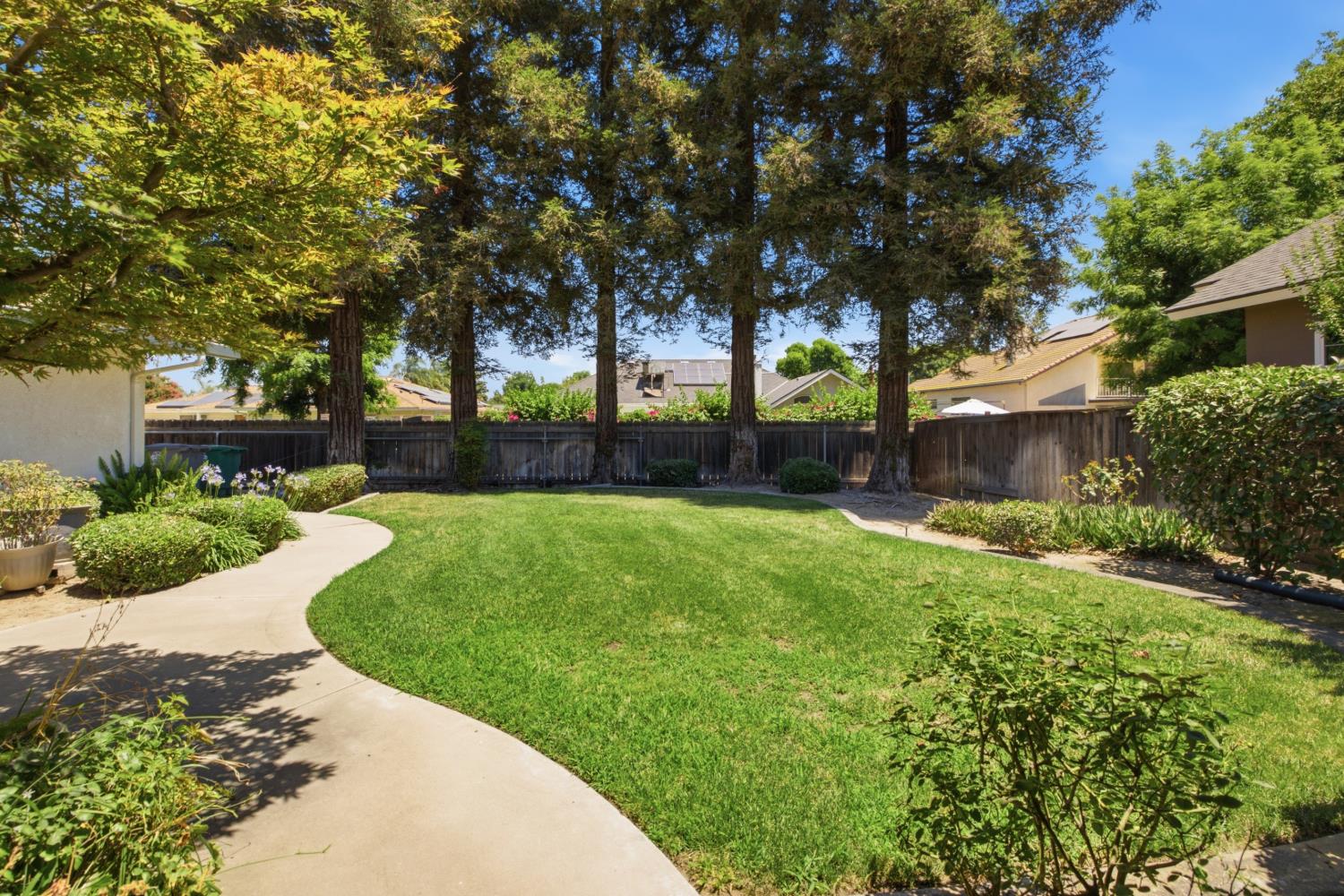 2582 Sandell Ave, Kingsburg, CA 93631