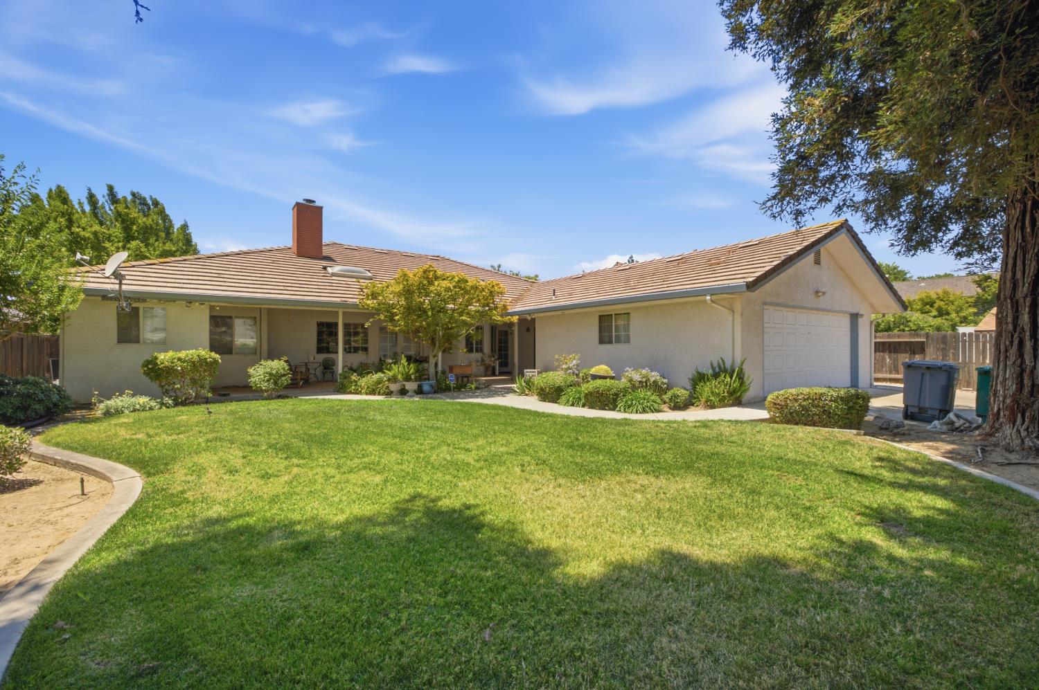 2582 Sandell Ave, Kingsburg, CA 93631