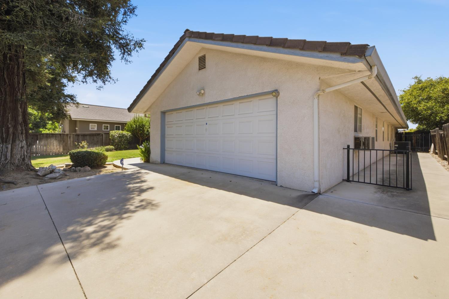 2582 Sandell Ave, Kingsburg, CA 93631