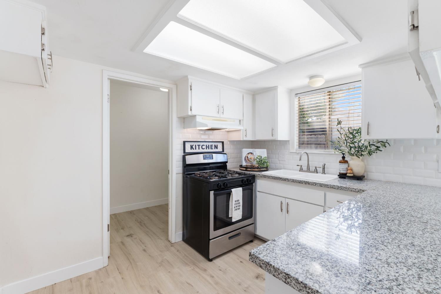 4779 N Cedar Ave #105, Fresno, CA 93726