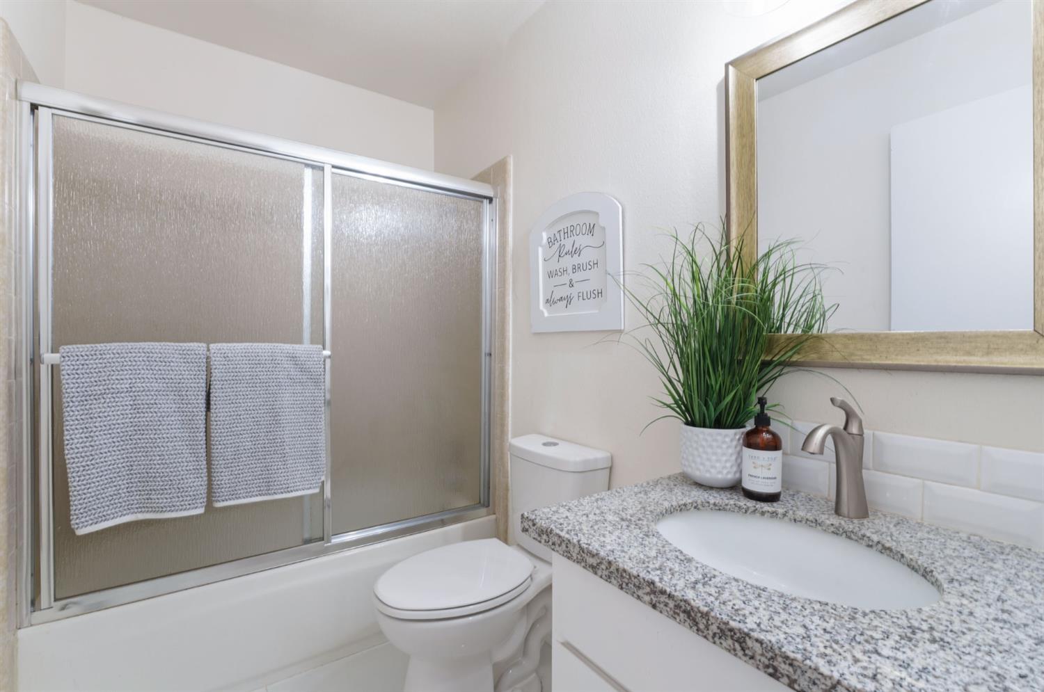 4779 N Cedar Ave #105, Fresno, CA 93726