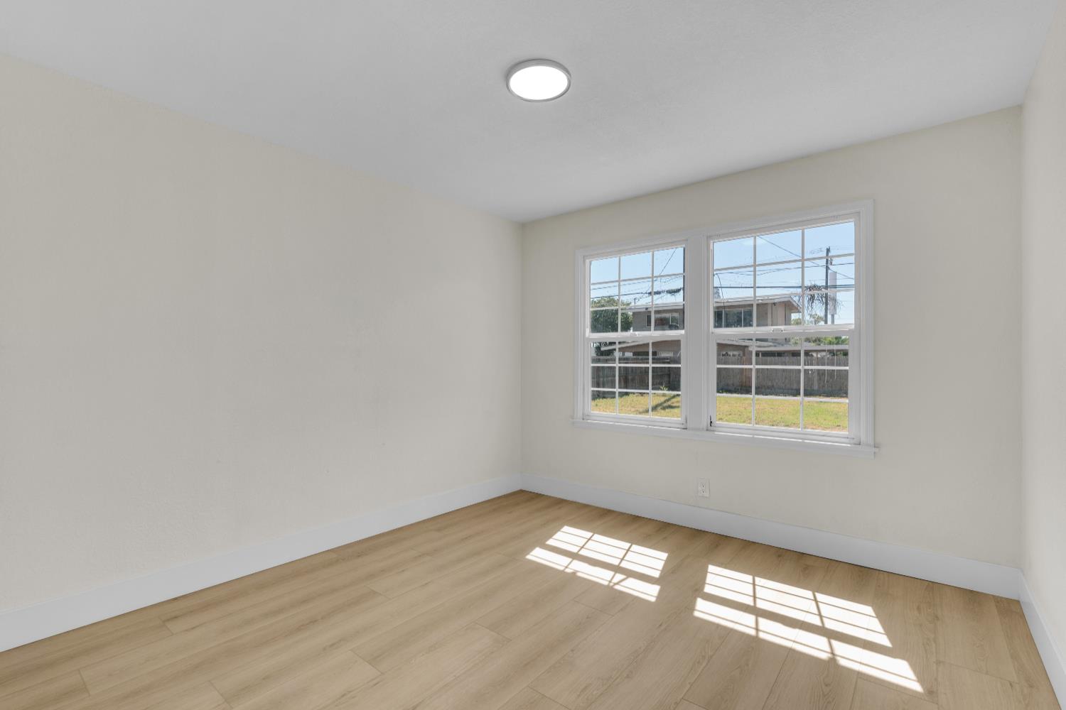 535 W Terrace Ave, Fresno, CA 93705