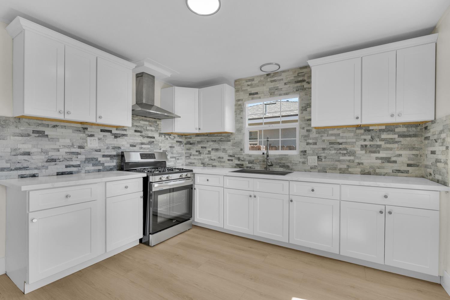 535 W Terrace Ave, Fresno, CA 93705