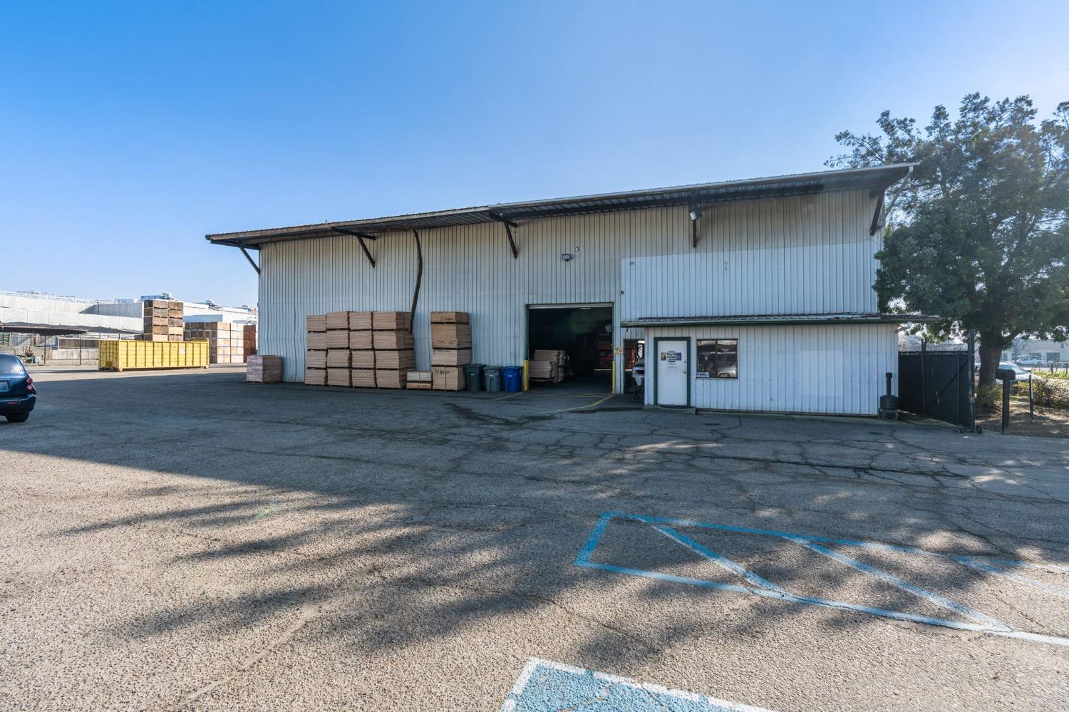 1324 Academy Ave, Sanger, CA 93657