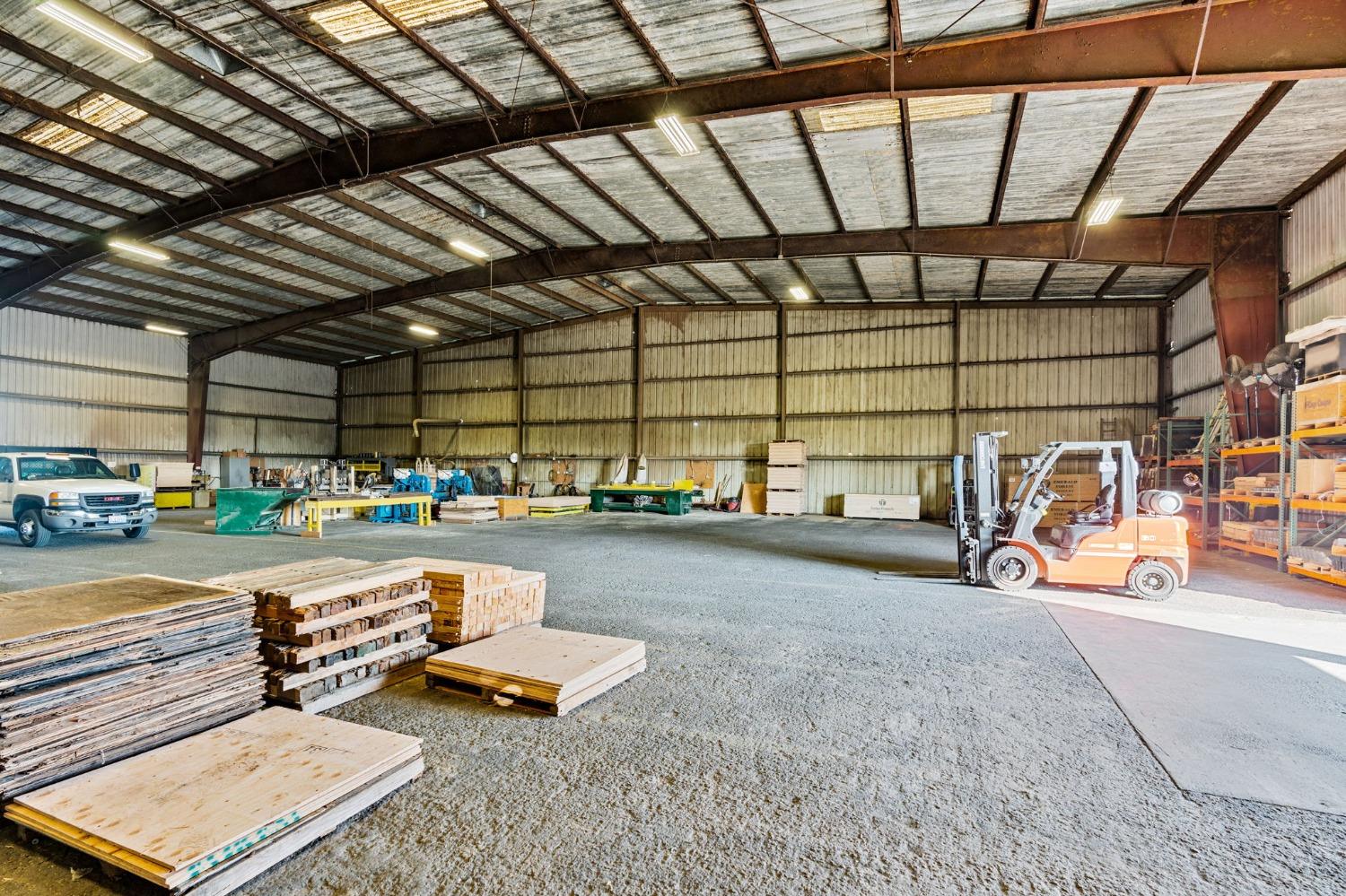 1324 Academy Ave, Sanger, CA 93657