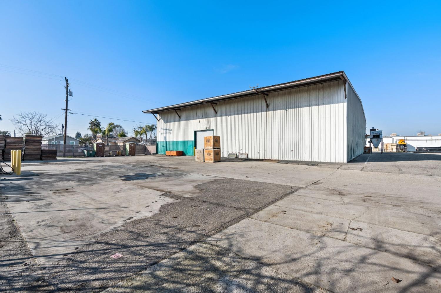 1324 Academy Ave, Sanger, CA 93657