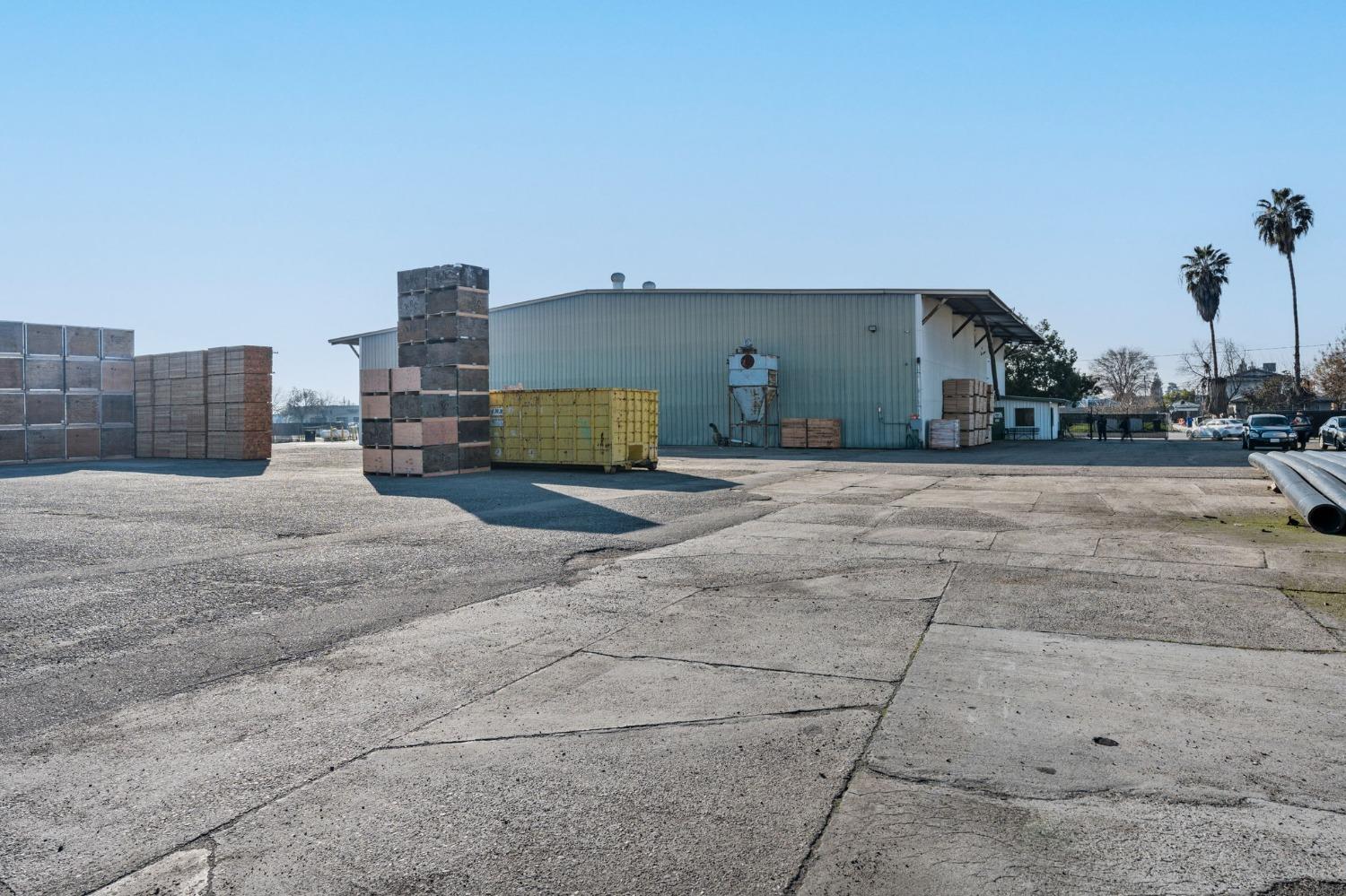 1324 Academy Ave, Sanger, CA 93657