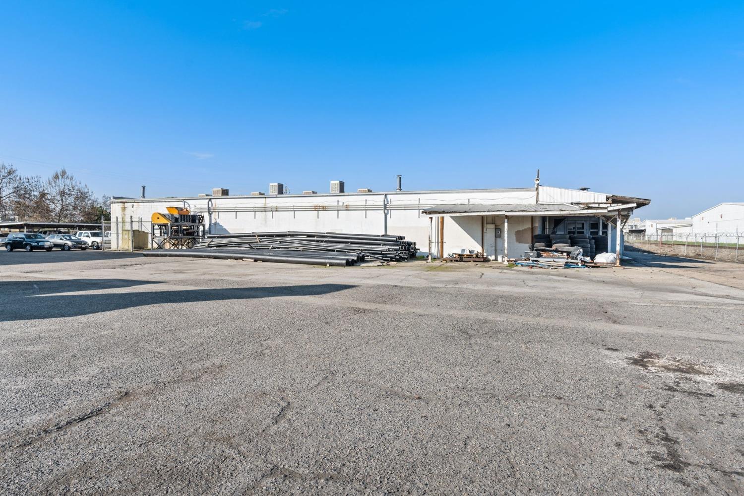 1324 Academy Ave, Sanger, CA 93657