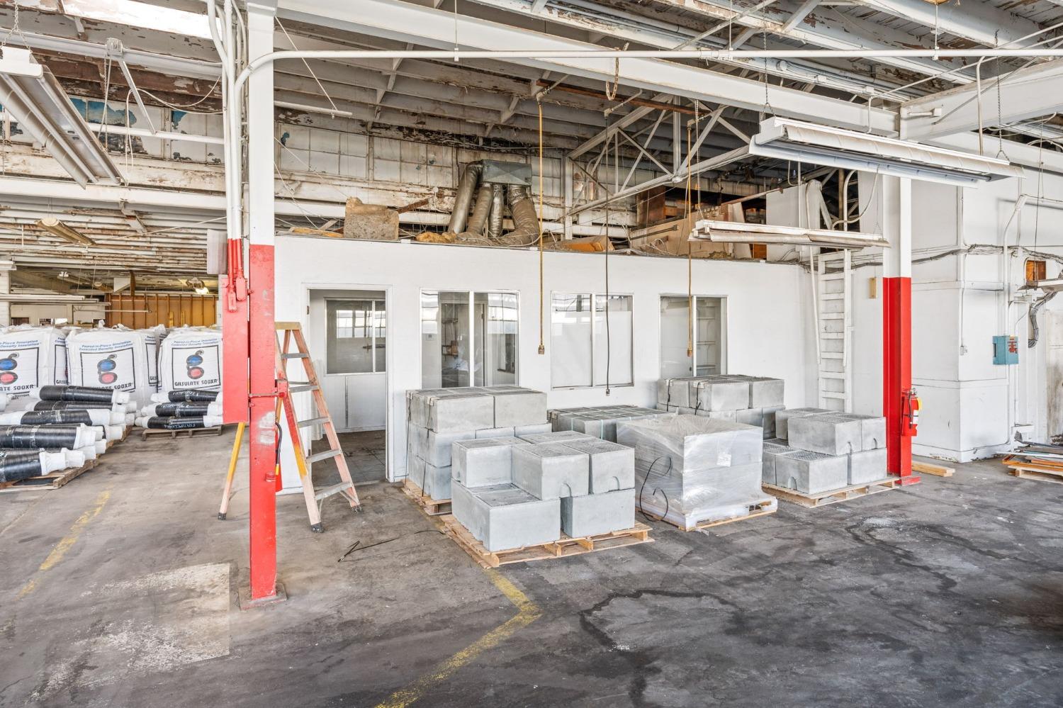 1324 Academy Ave, Sanger, CA 93657