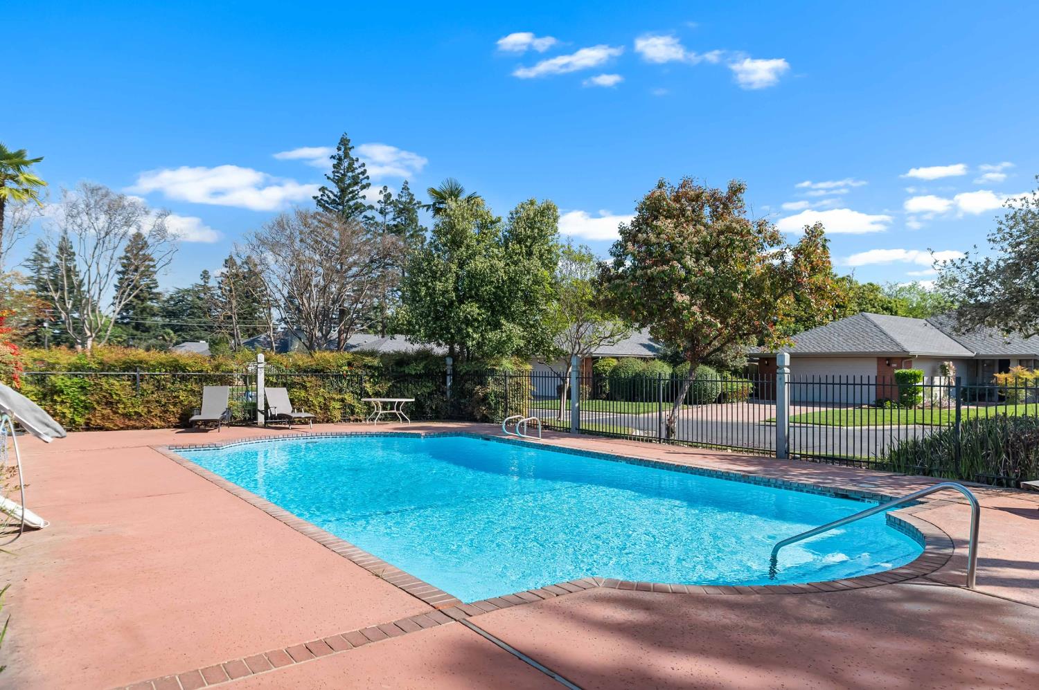 6301 N Palm Ave, Fresno, CA 93704