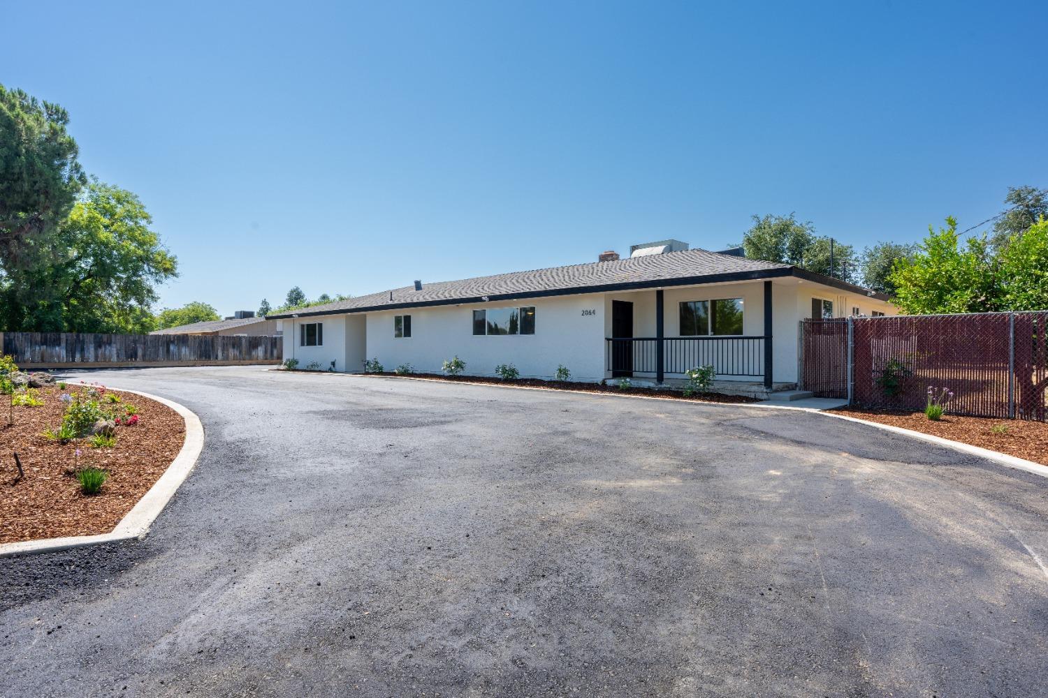 2064 Ashlan Ave, Clovis, CA 93611