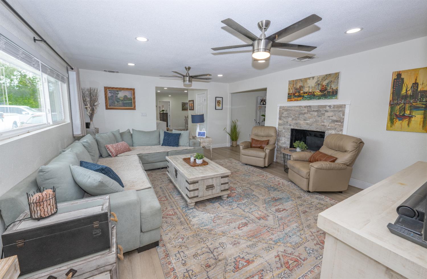 2064 Ashlan Ave, Clovis, CA 93611