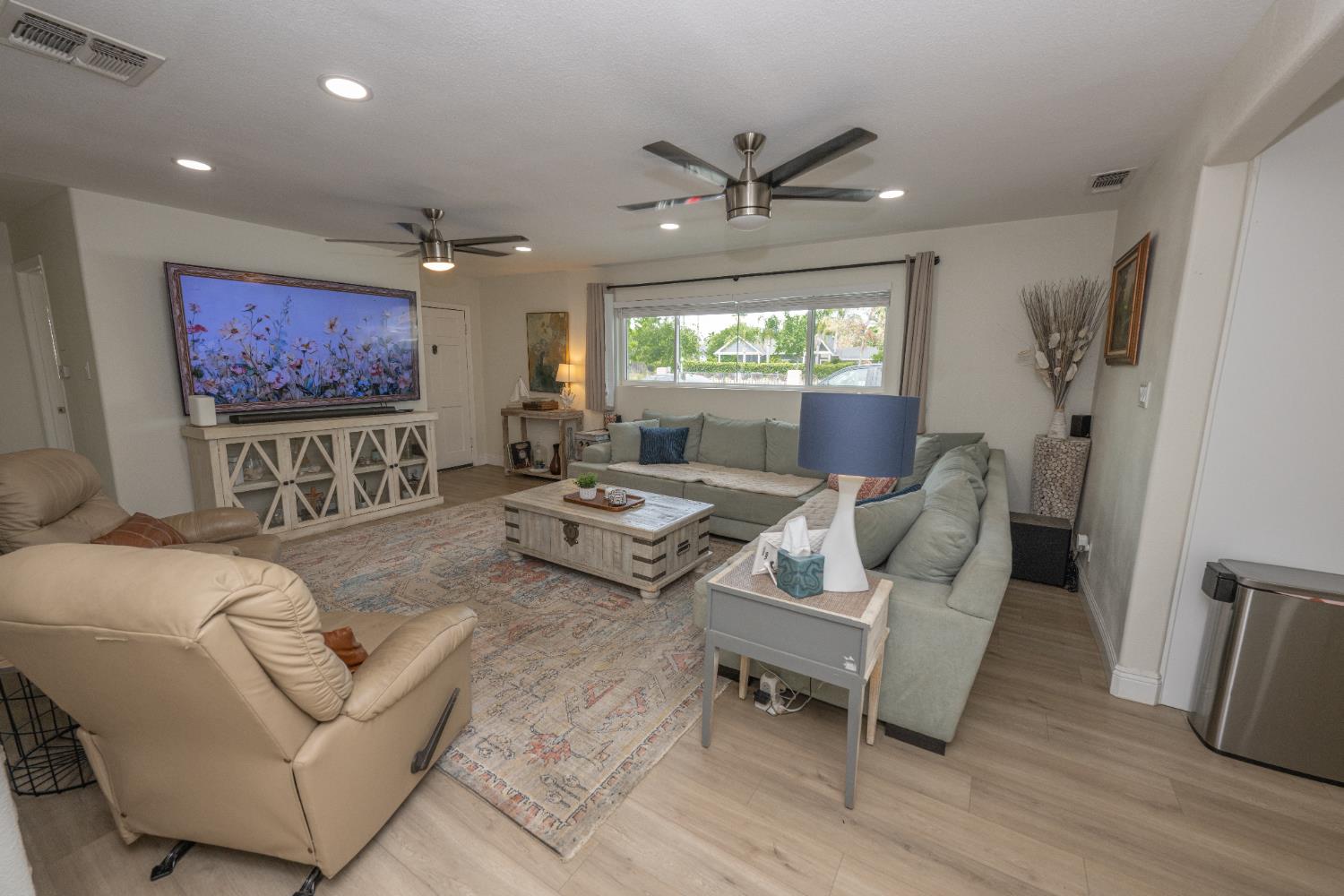 2064 Ashlan Ave, Clovis, CA 93611