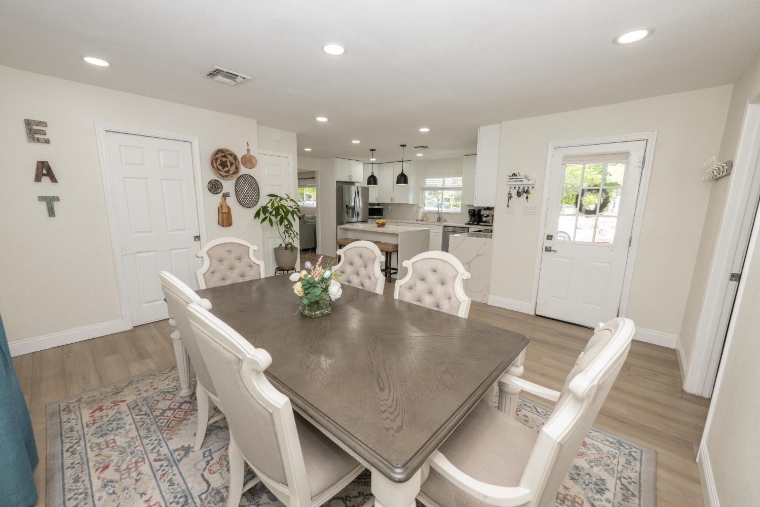 2064 Ashlan Ave, Clovis, CA 93611