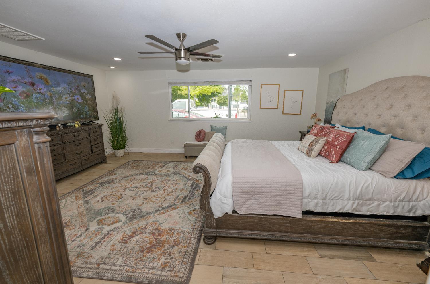 2064 Ashlan Ave, Clovis, CA 93611