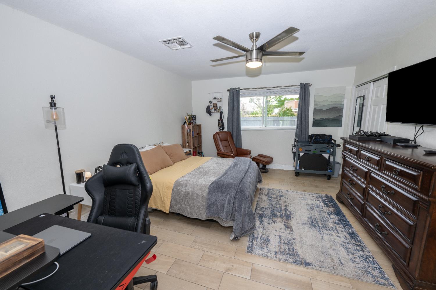 2064 Ashlan Ave, Clovis, CA 93611