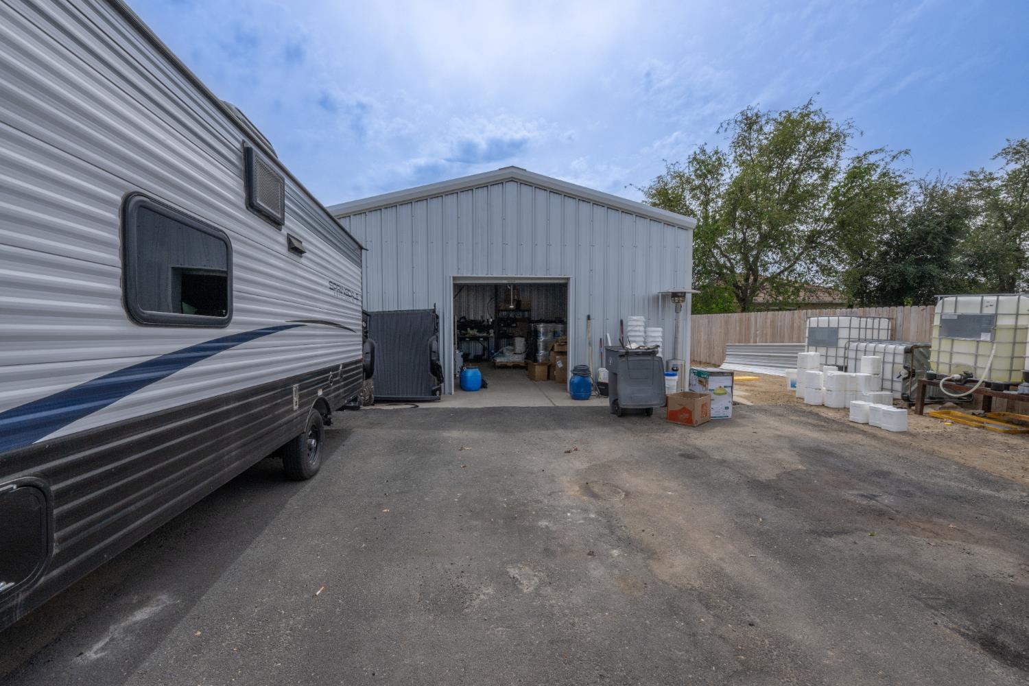 2064 Ashlan Ave, Clovis, CA 93611