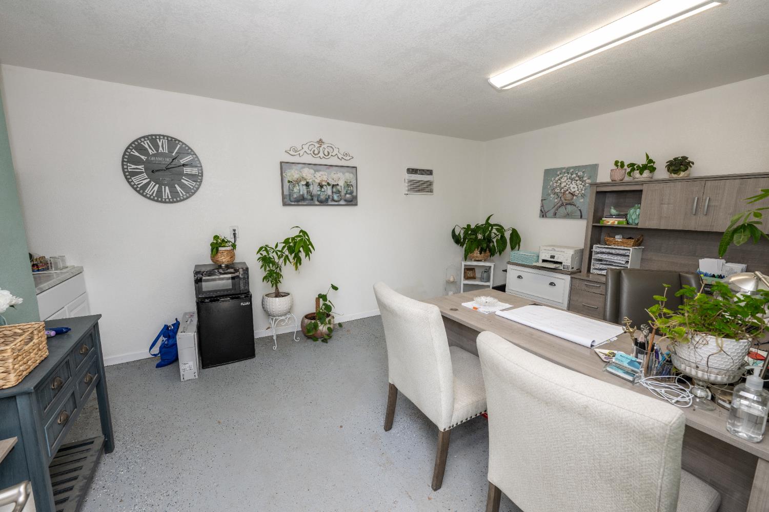 2064 Ashlan Ave, Clovis, CA 93611