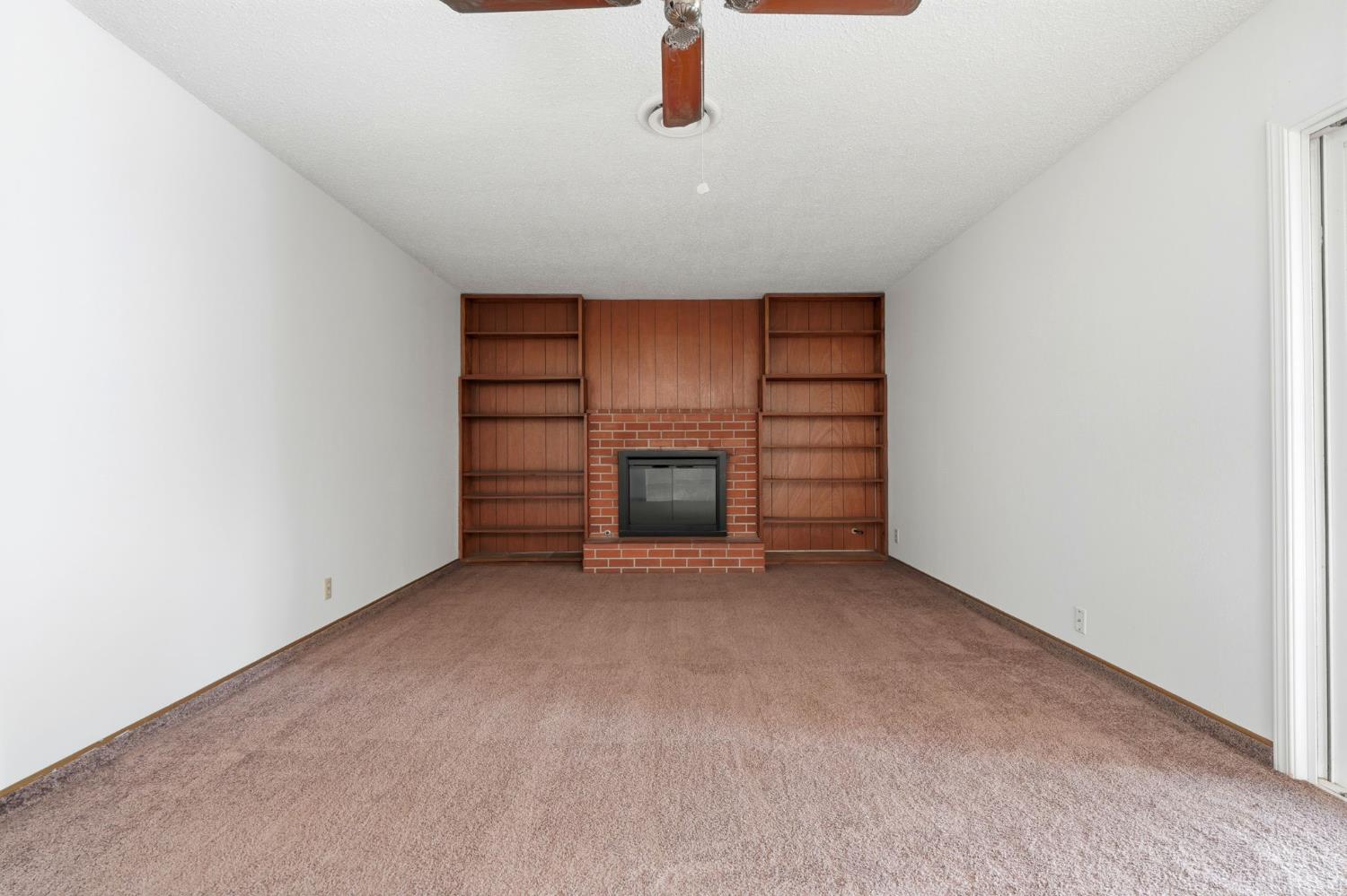 1123 E Washington Ave, Reedley, CA 93654