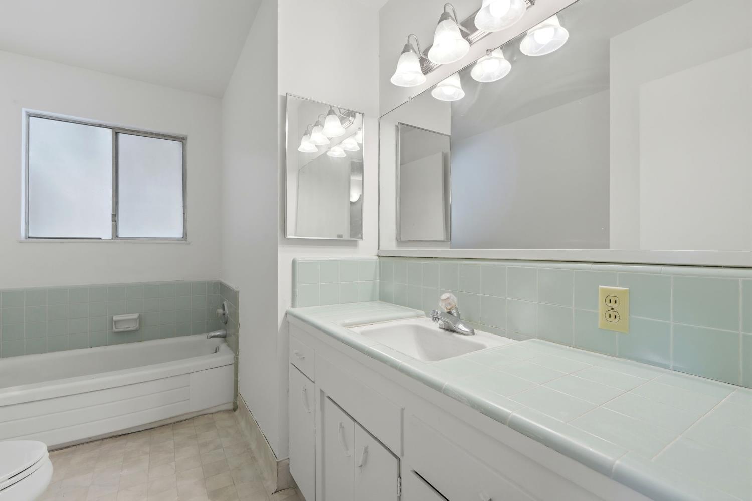 1123 E Washington Ave, Reedley, CA 93654