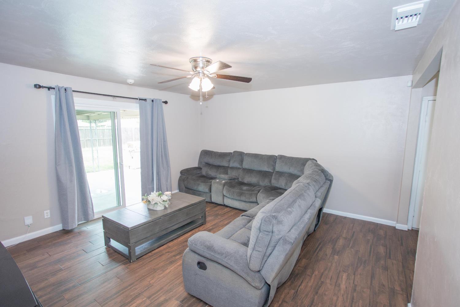 5625 E Tarpey Dr, Fresno, CA 93727