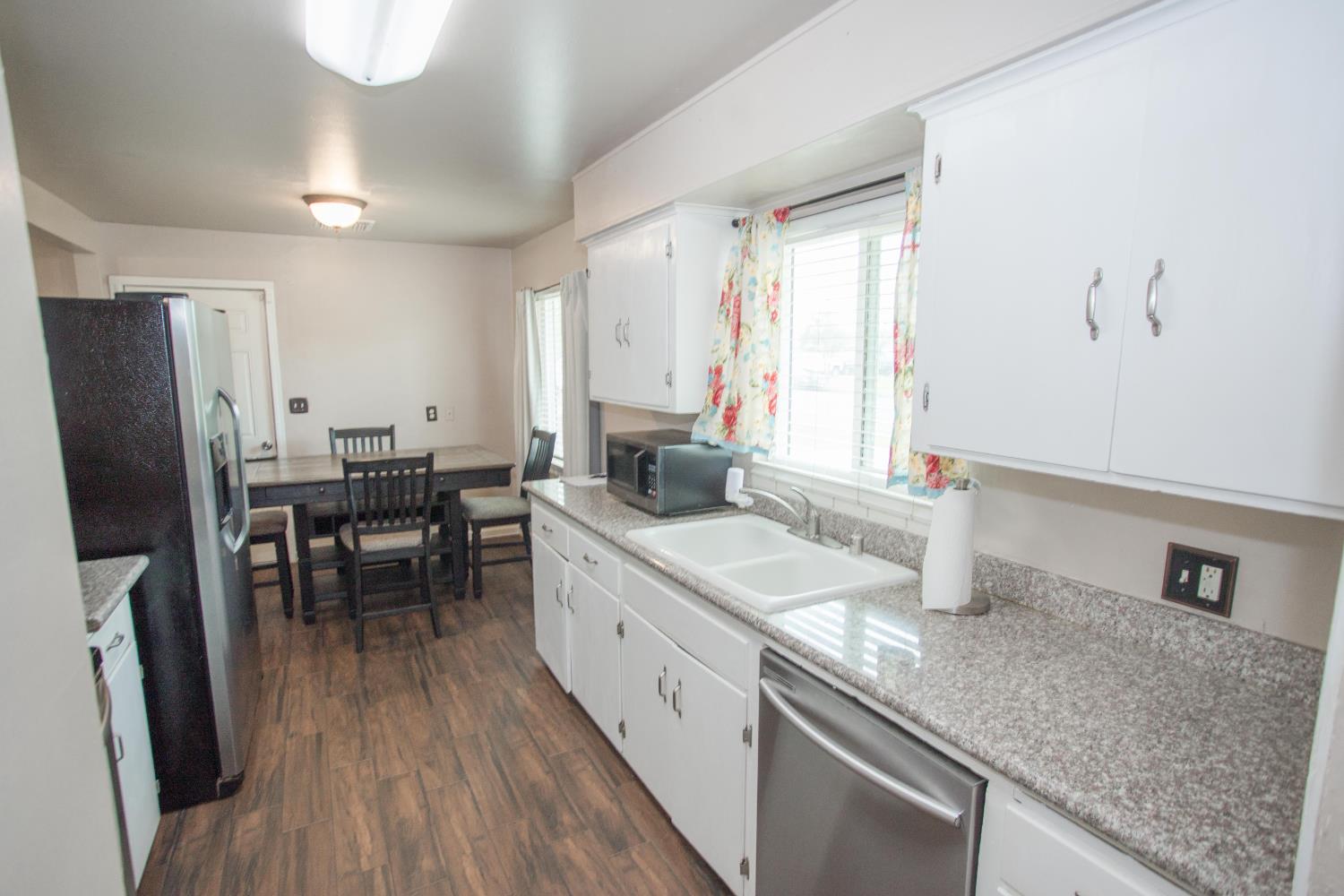 5625 E Tarpey Dr, Fresno, CA 93727