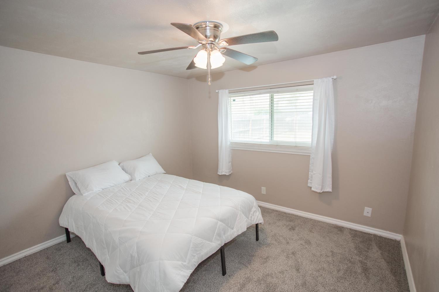 5625 E Tarpey Dr, Fresno, CA 93727