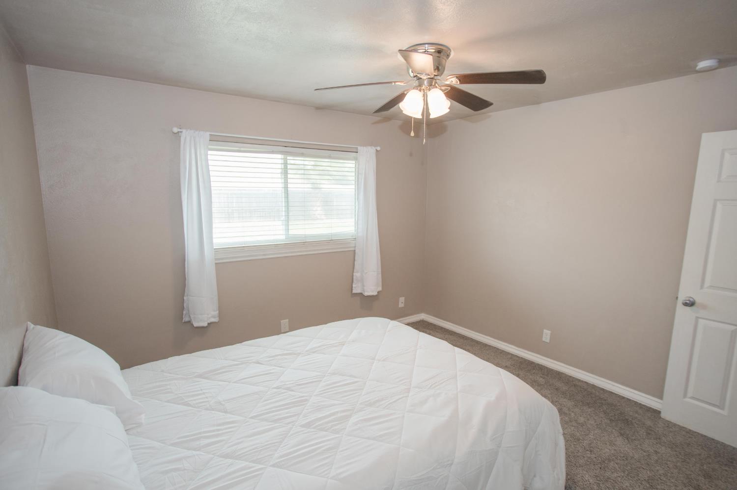 5625 E Tarpey Dr, Fresno, CA 93727