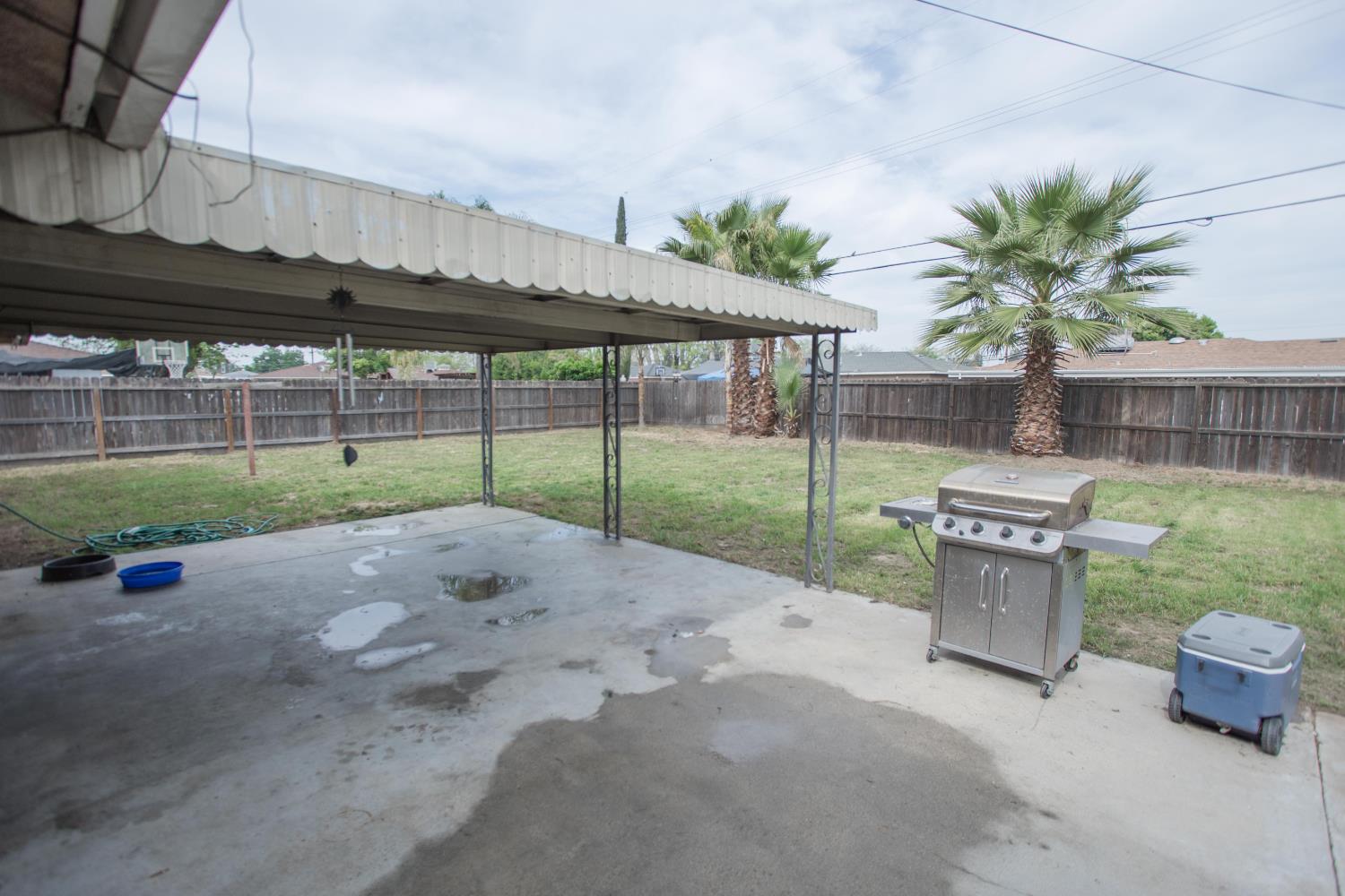 5625 E Tarpey Dr, Fresno, CA 93727