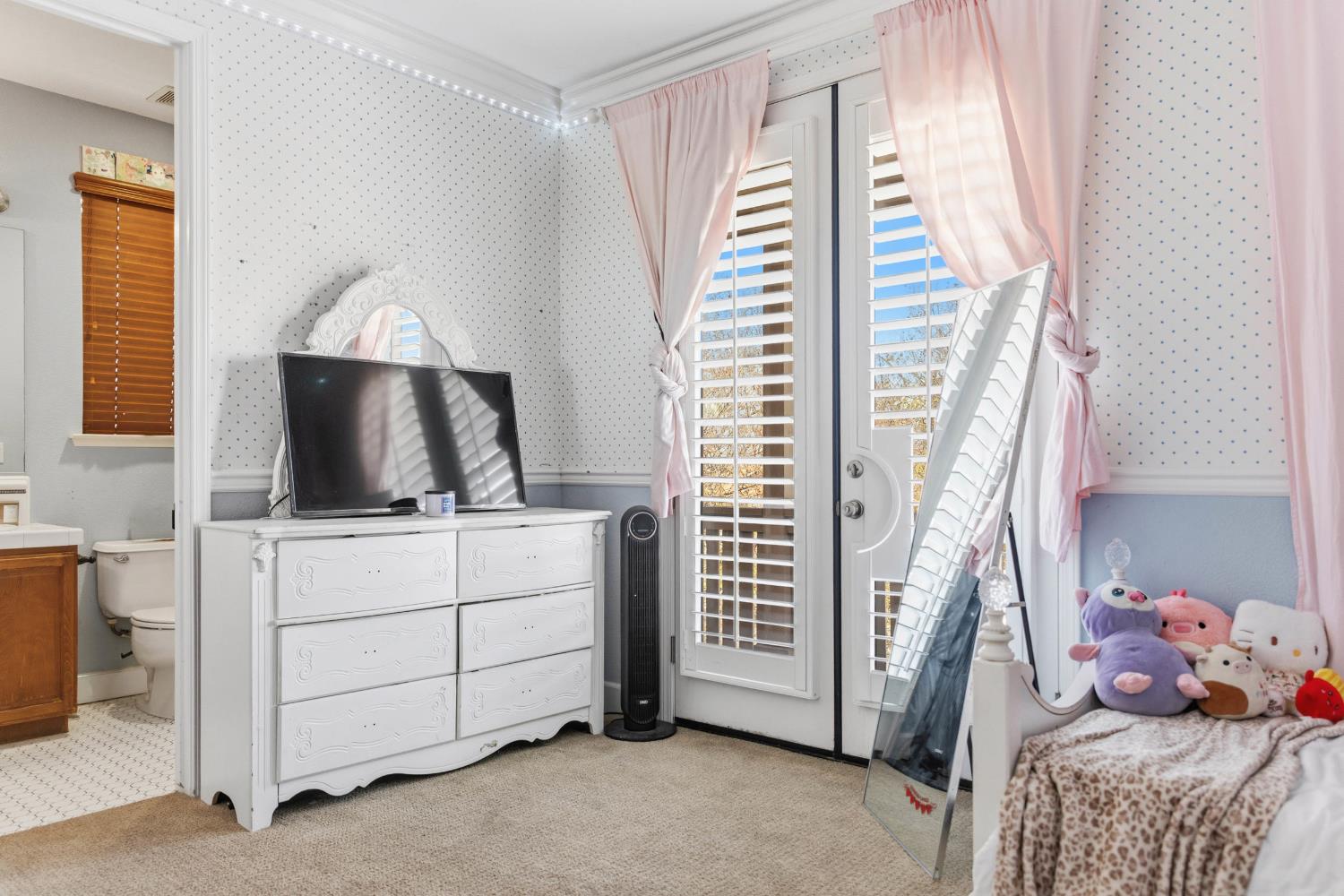 15627 W Botelho, Kerman, CA 93630