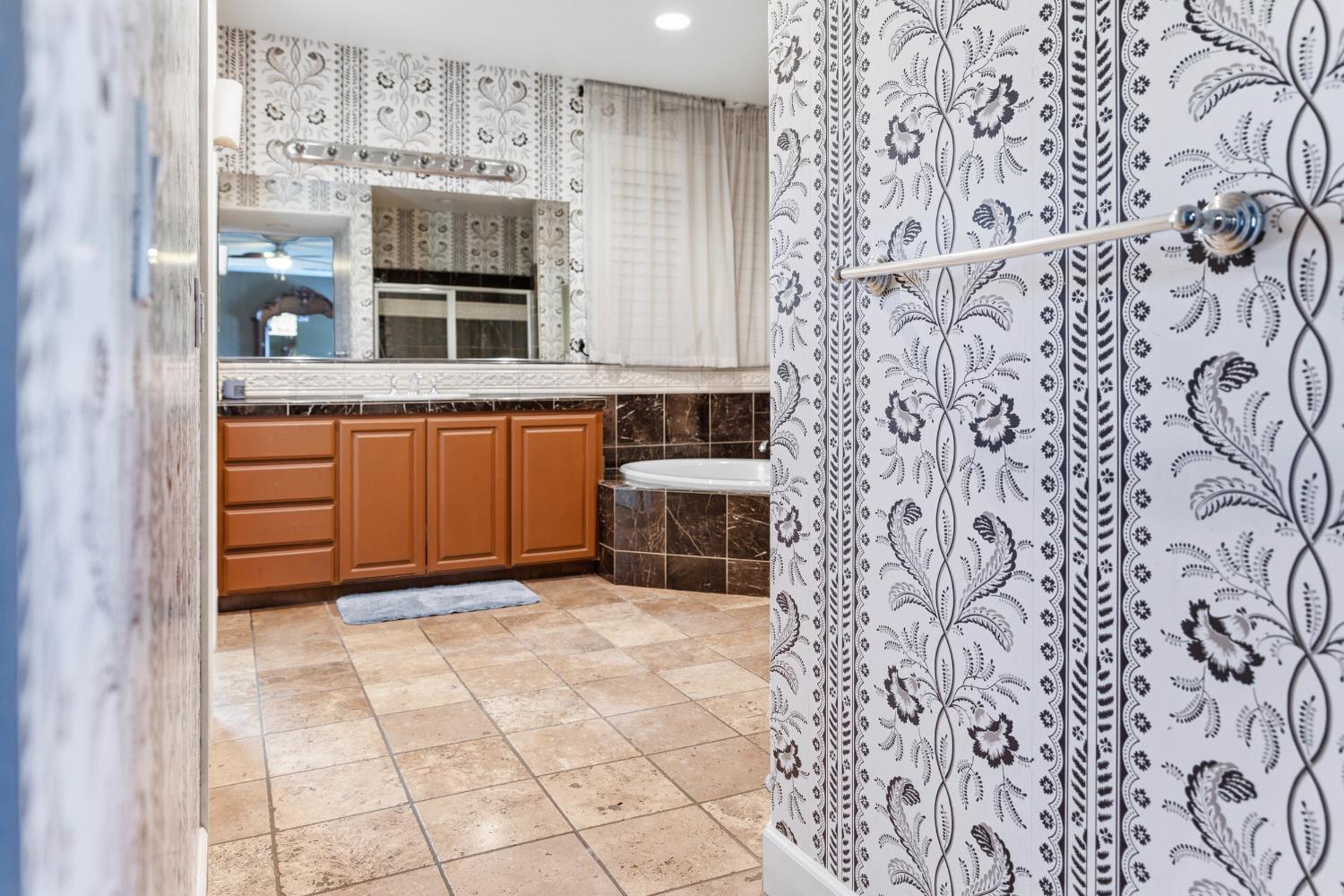 15627 W Botelho, Kerman, CA 93630