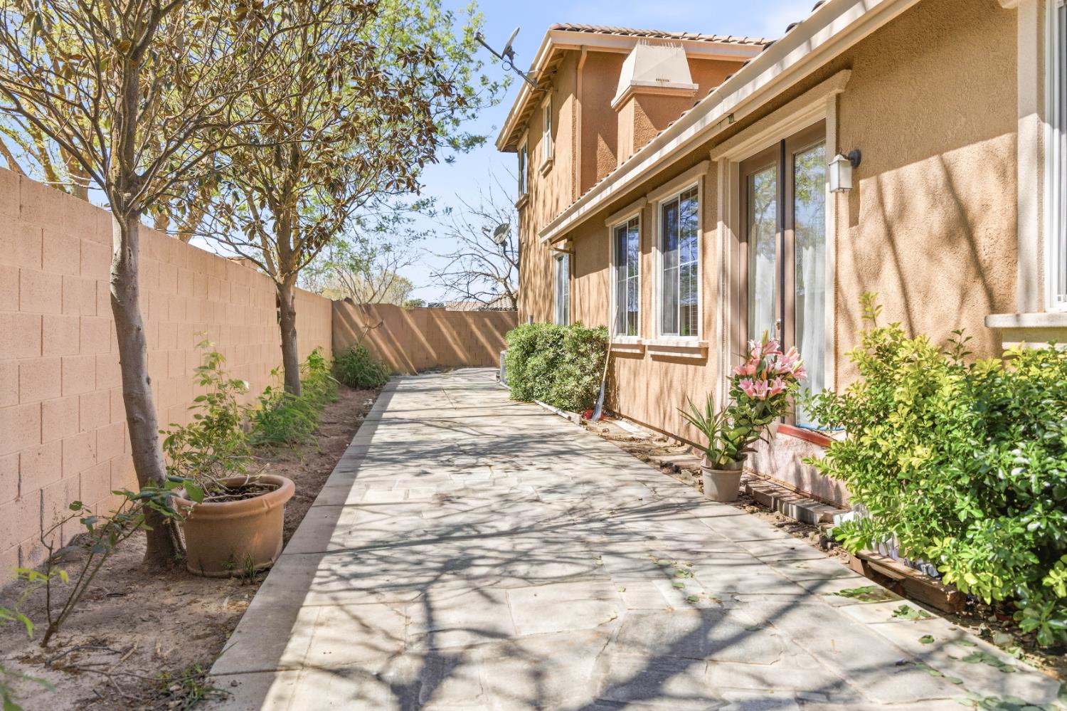 15627 W Botelho, Kerman, CA 93630