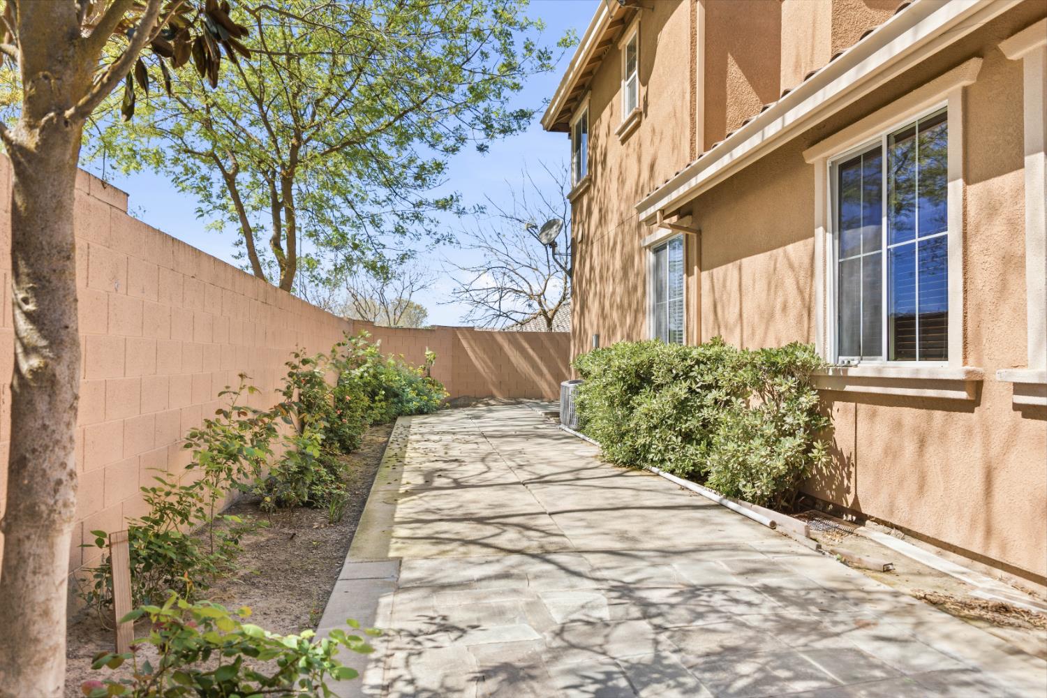 15627 W Botelho, Kerman, CA 93630