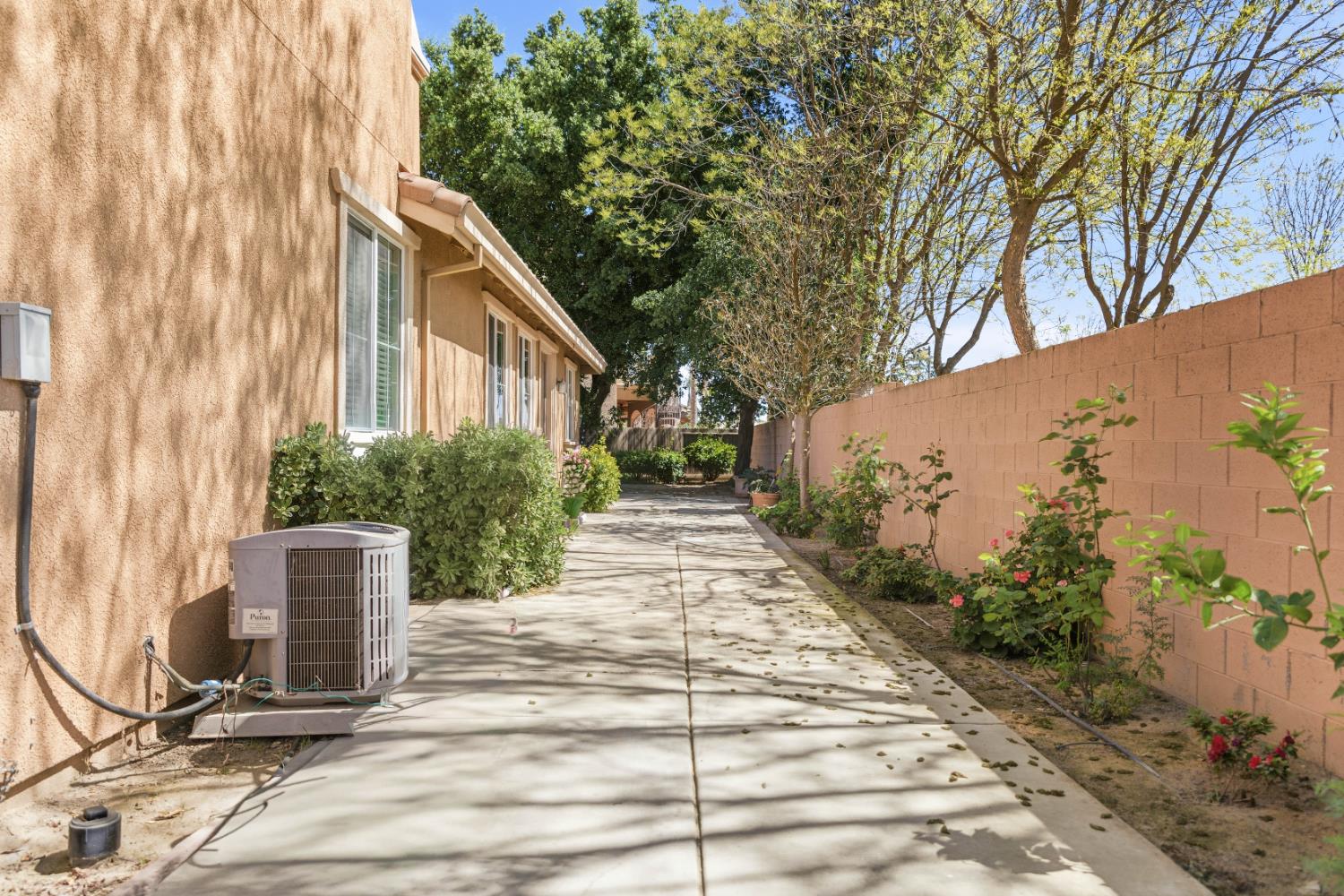 15627 W Botelho, Kerman, CA 93630