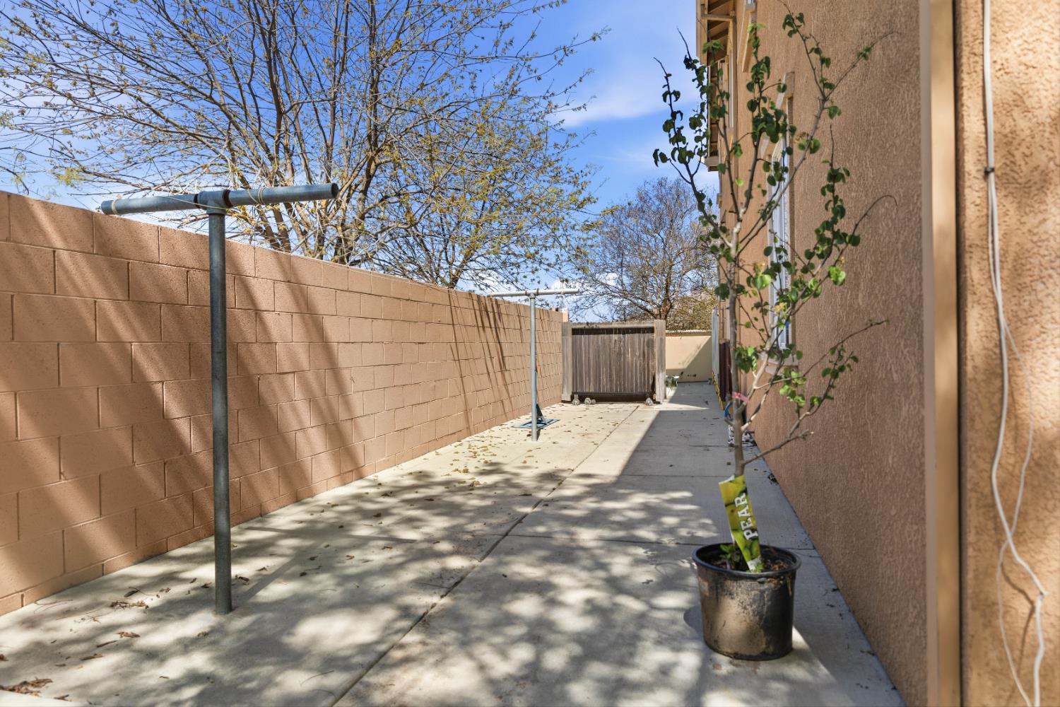 15627 W Botelho, Kerman, CA 93630