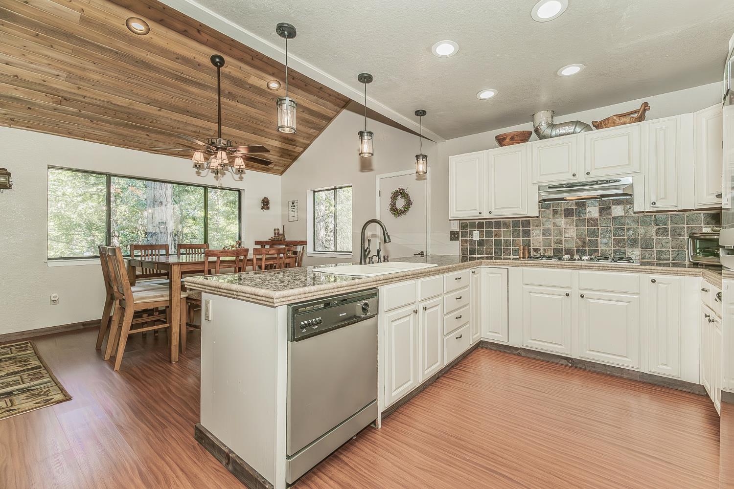 41190 Heartwood Ln, Shaver Lake, CA 93664