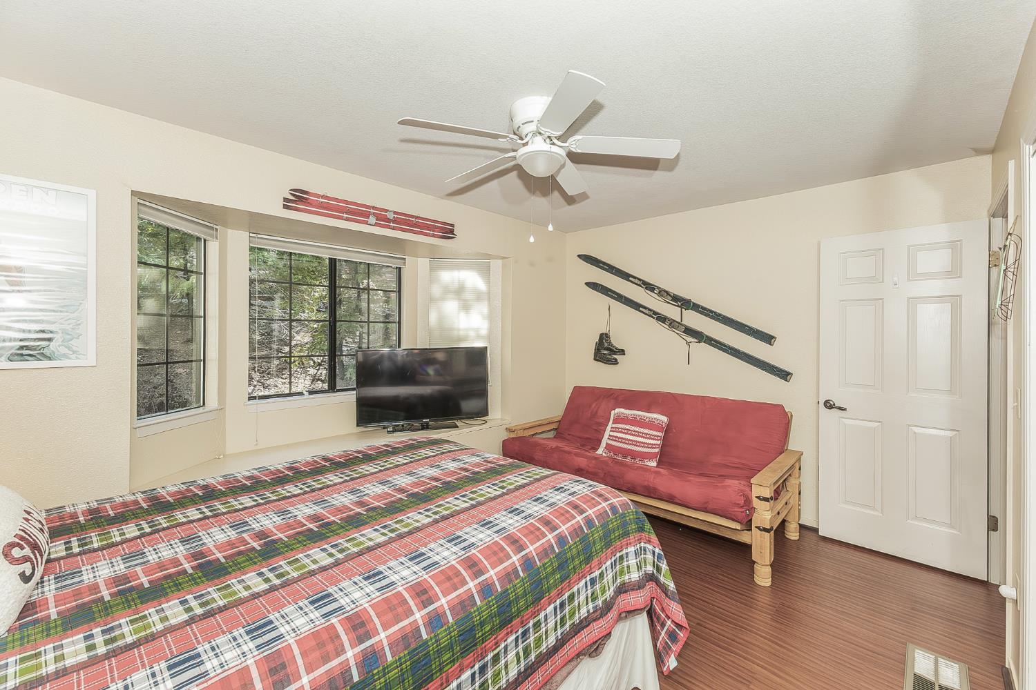 41190 Heartwood Ln, Shaver Lake, CA 93664