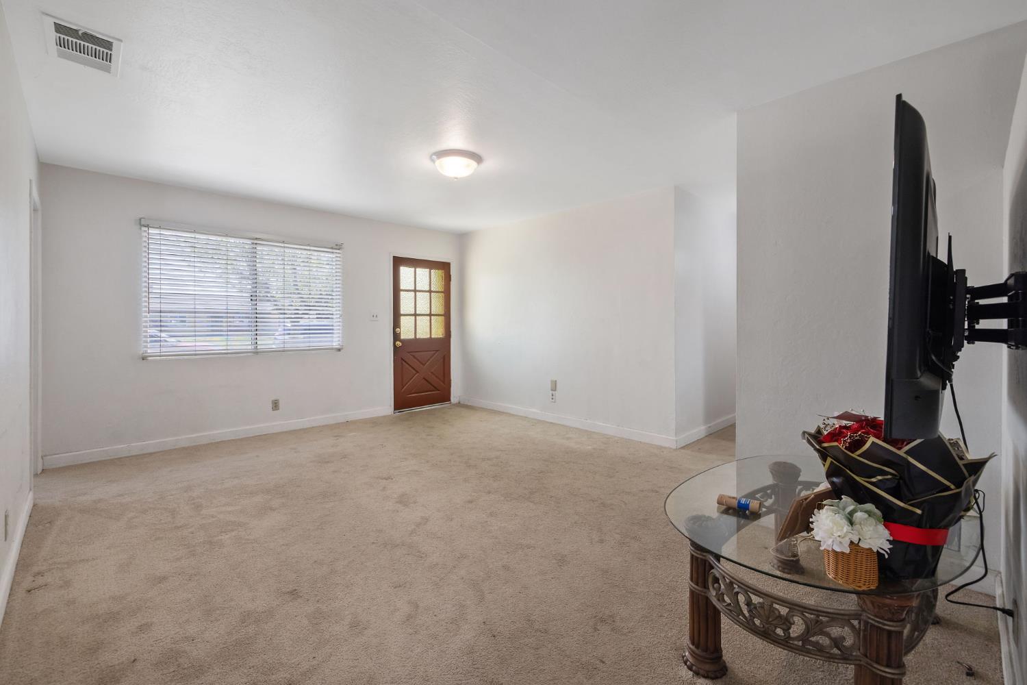 10840 Beverly Dr, Hanford, CA 93230