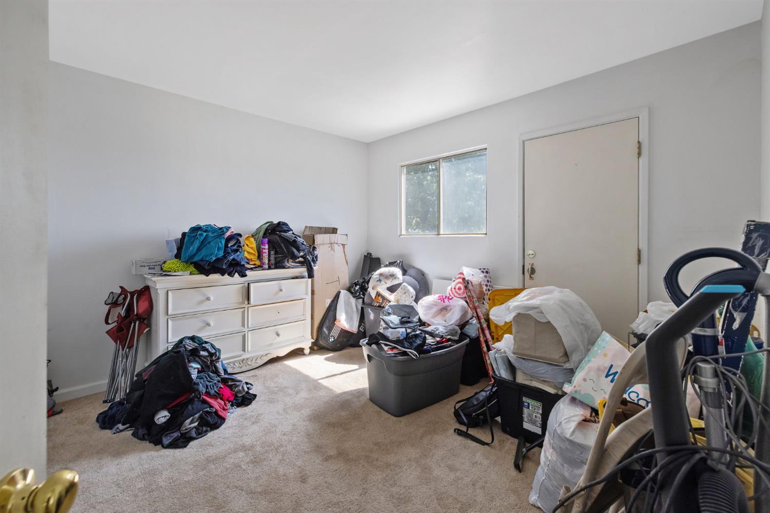 10840 Beverly Dr, Hanford, CA 93230