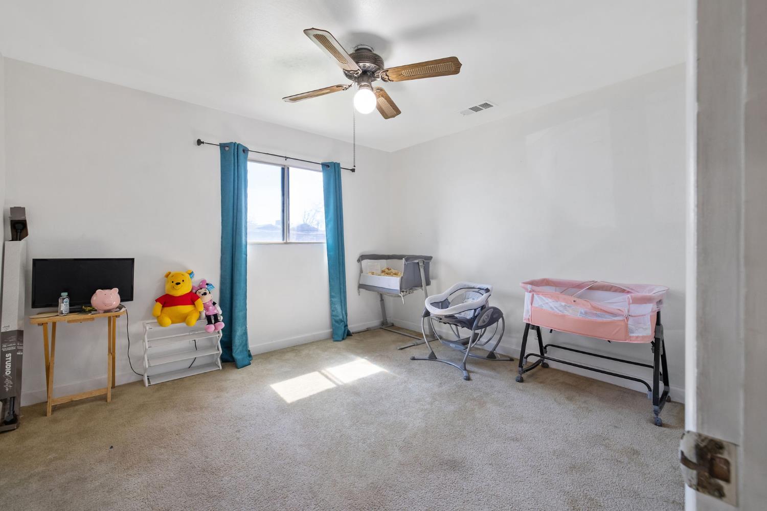 10840 Beverly Dr, Hanford, CA 93230