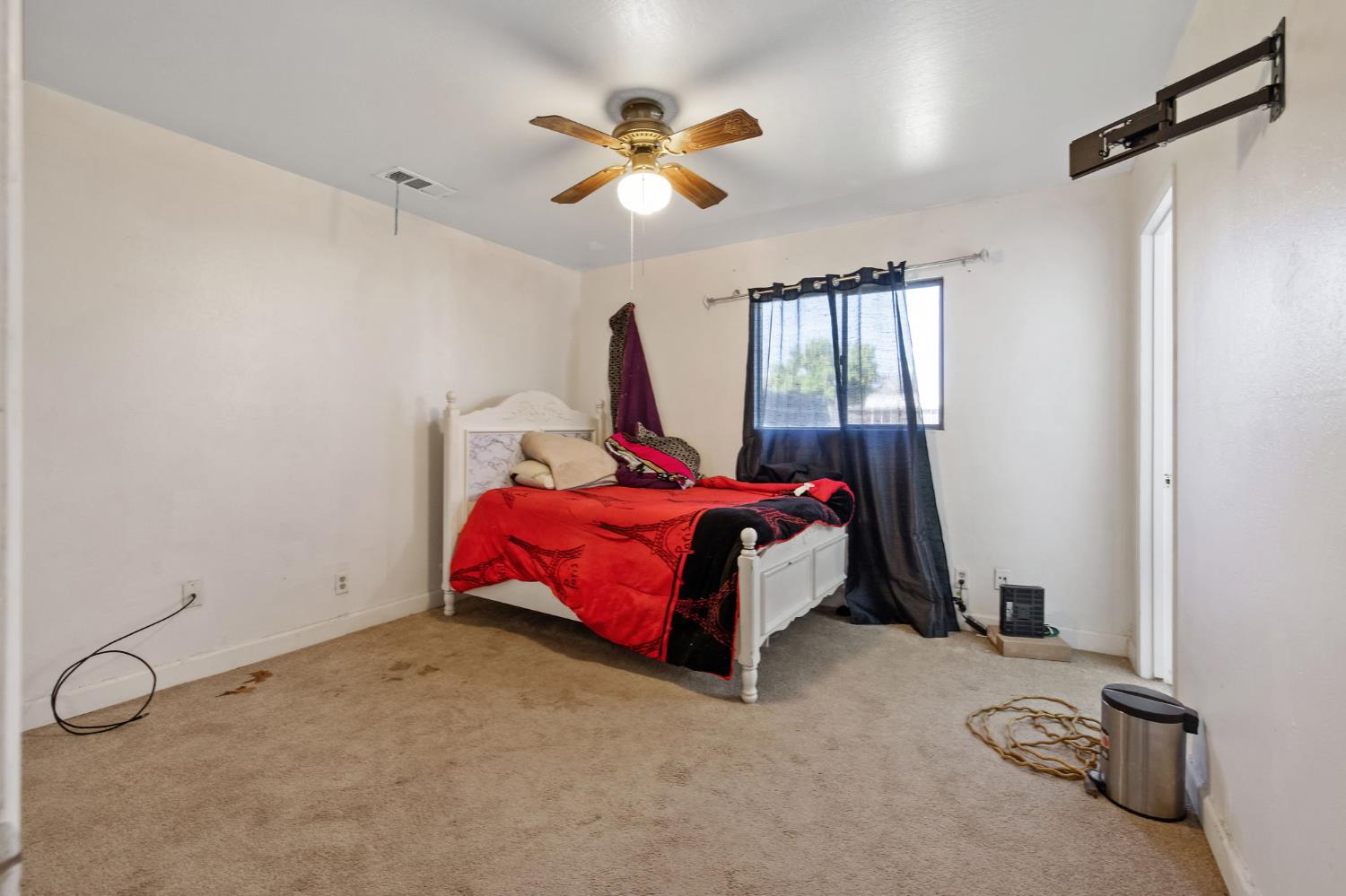 10840 Beverly Dr, Hanford, CA 93230