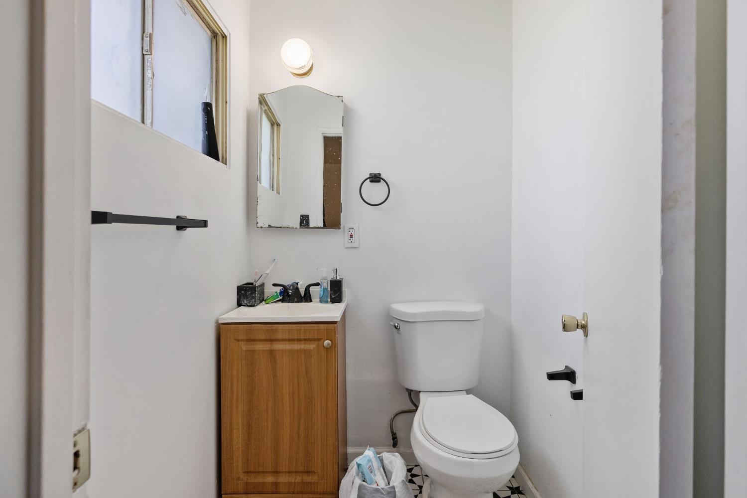 10840 Beverly Dr, Hanford, CA 93230